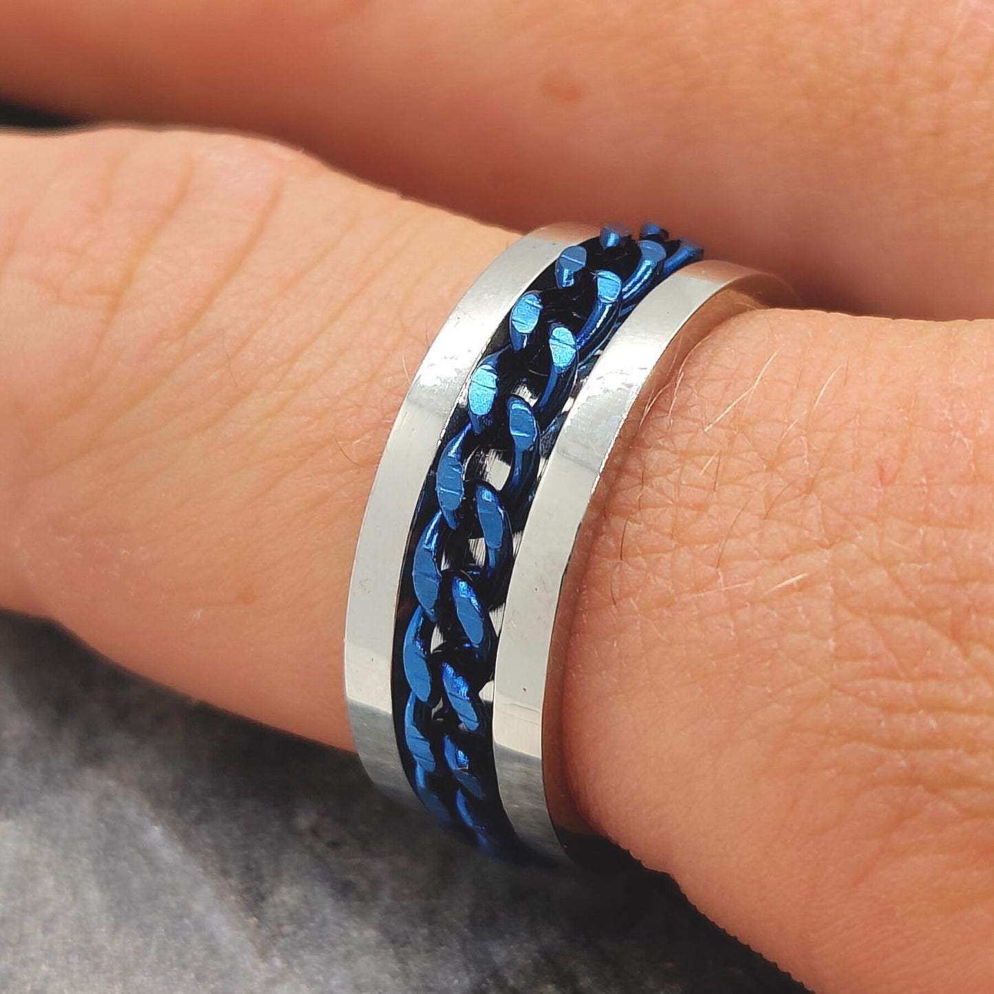 Anxiety Ring (Kettinkje) Blauwe ketting om vinger