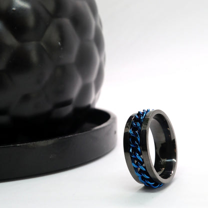 Anxiety Ring (Kettinkje) Blauwe ketting Zwarte ring Sfeerbeeld