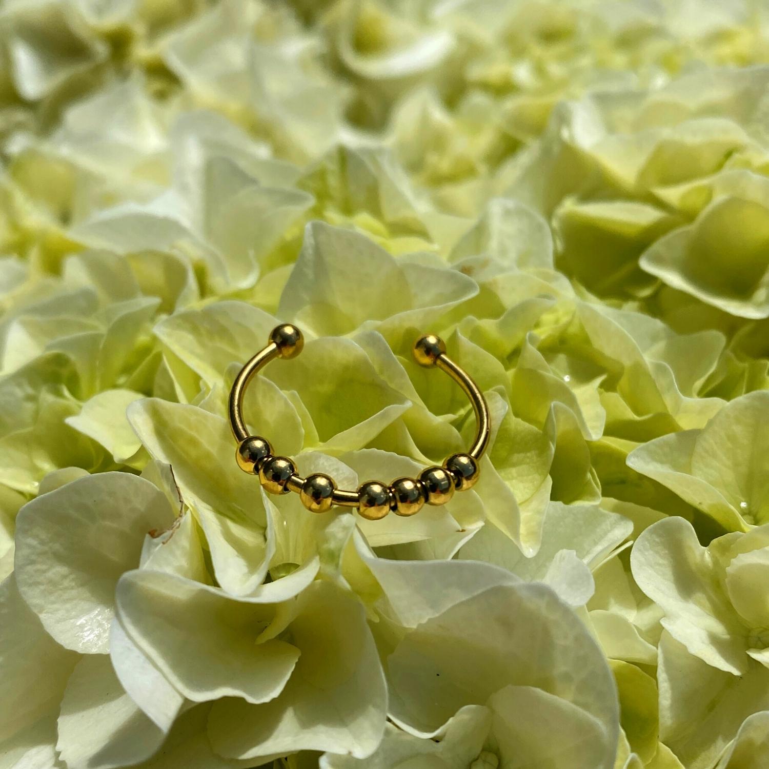 Anxiety Ring goud kleurig (RVS) one size Sfeerbeeld bloemen